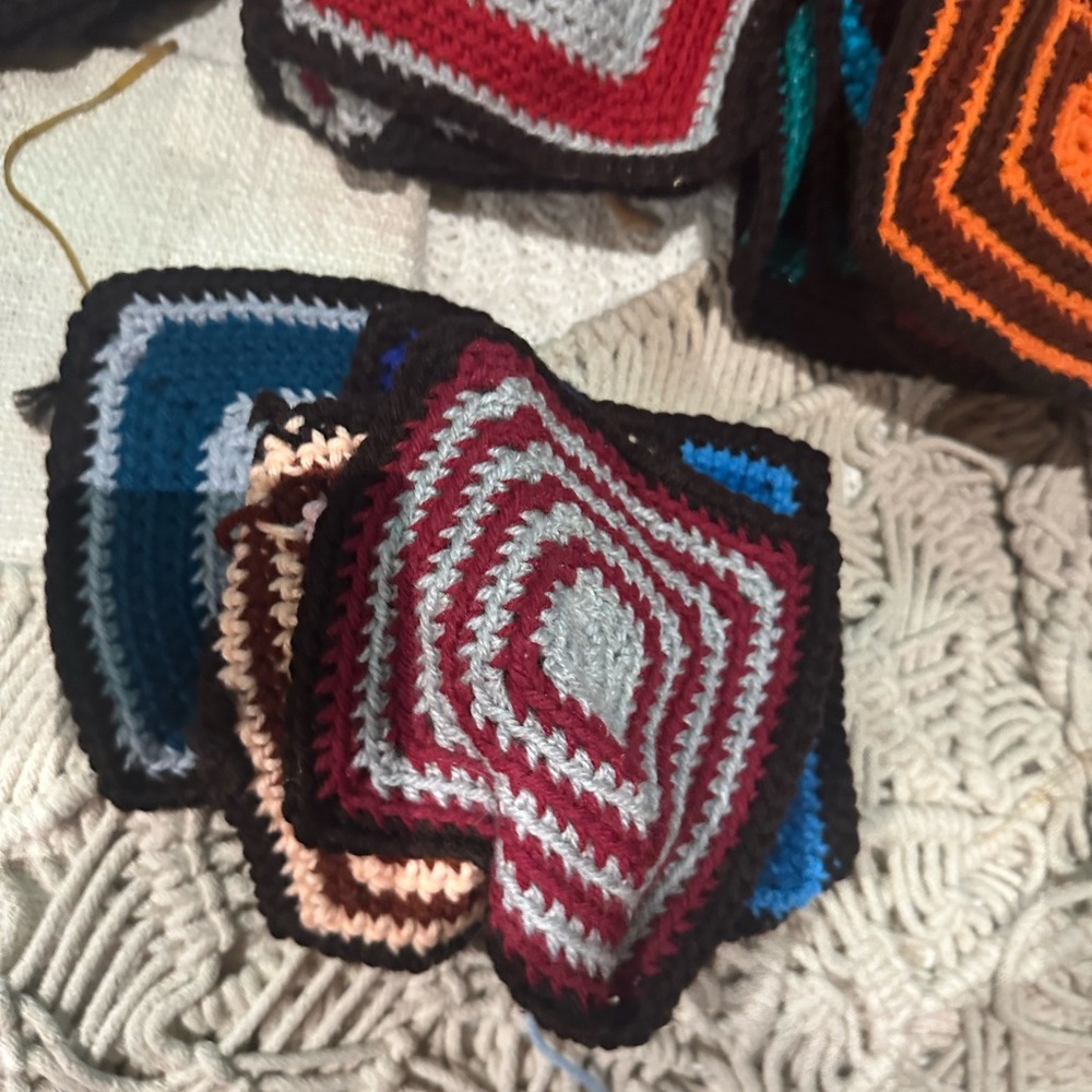 Handmade vintage Crochet granny Squares singles to upcycle projects quilts 55+ - Picture 8 of 13